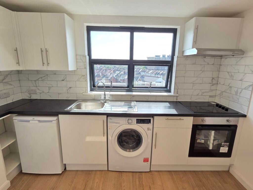 Flat Teignmouth Road in Greater London