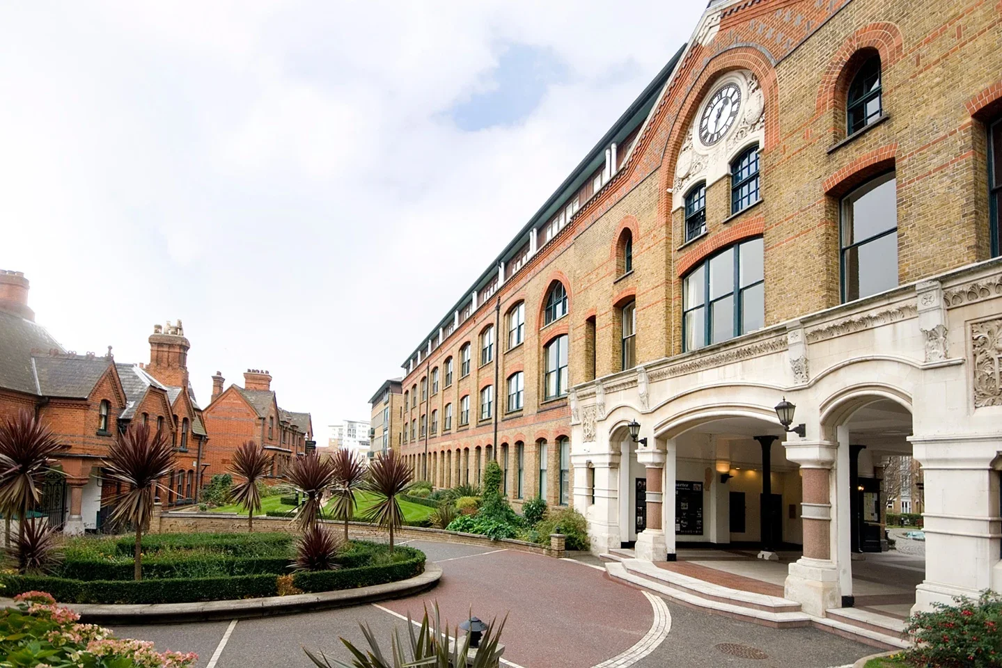 Flat Fairfield Road in Greater London