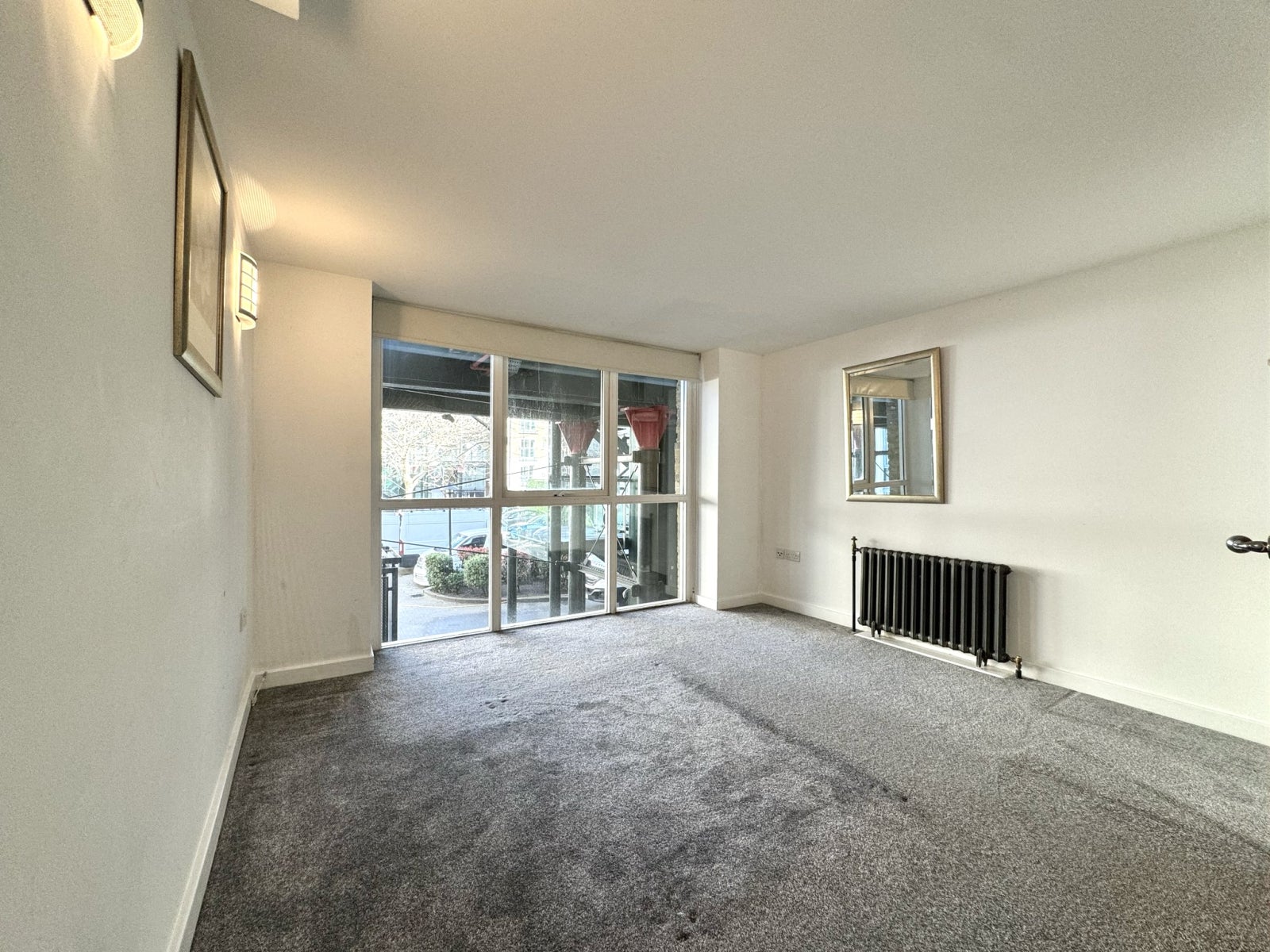 Flat Hopton Road in Greater London