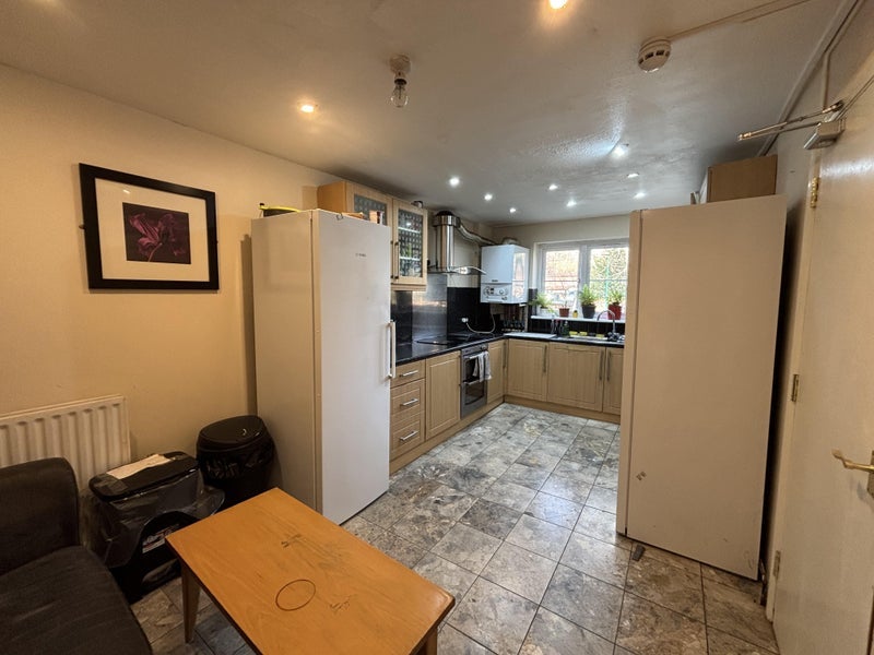 Room Burdett Street in Greater London
