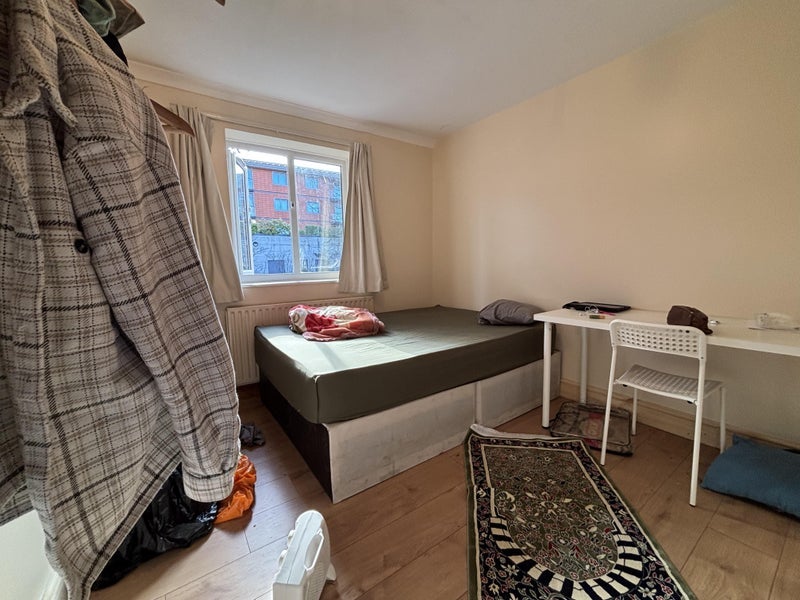 Room Burdett Street in Greater London