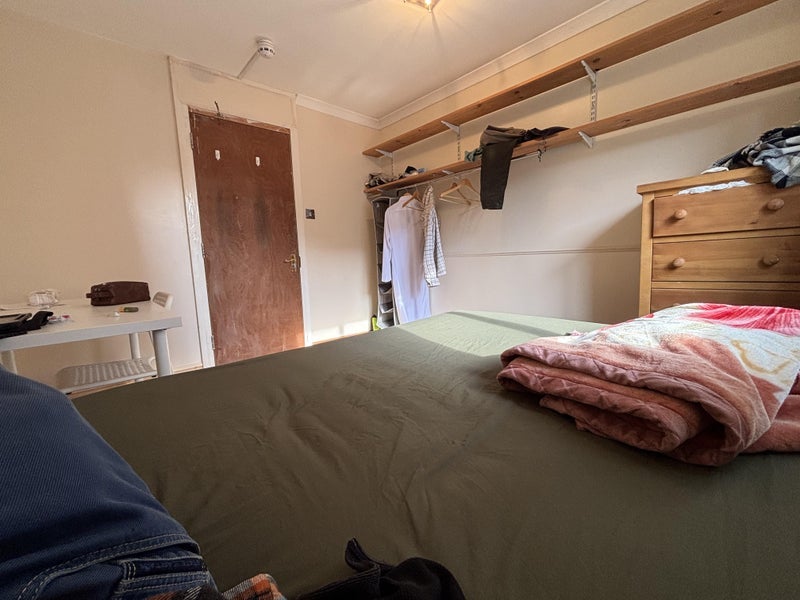 Room Burdett Street in Greater London