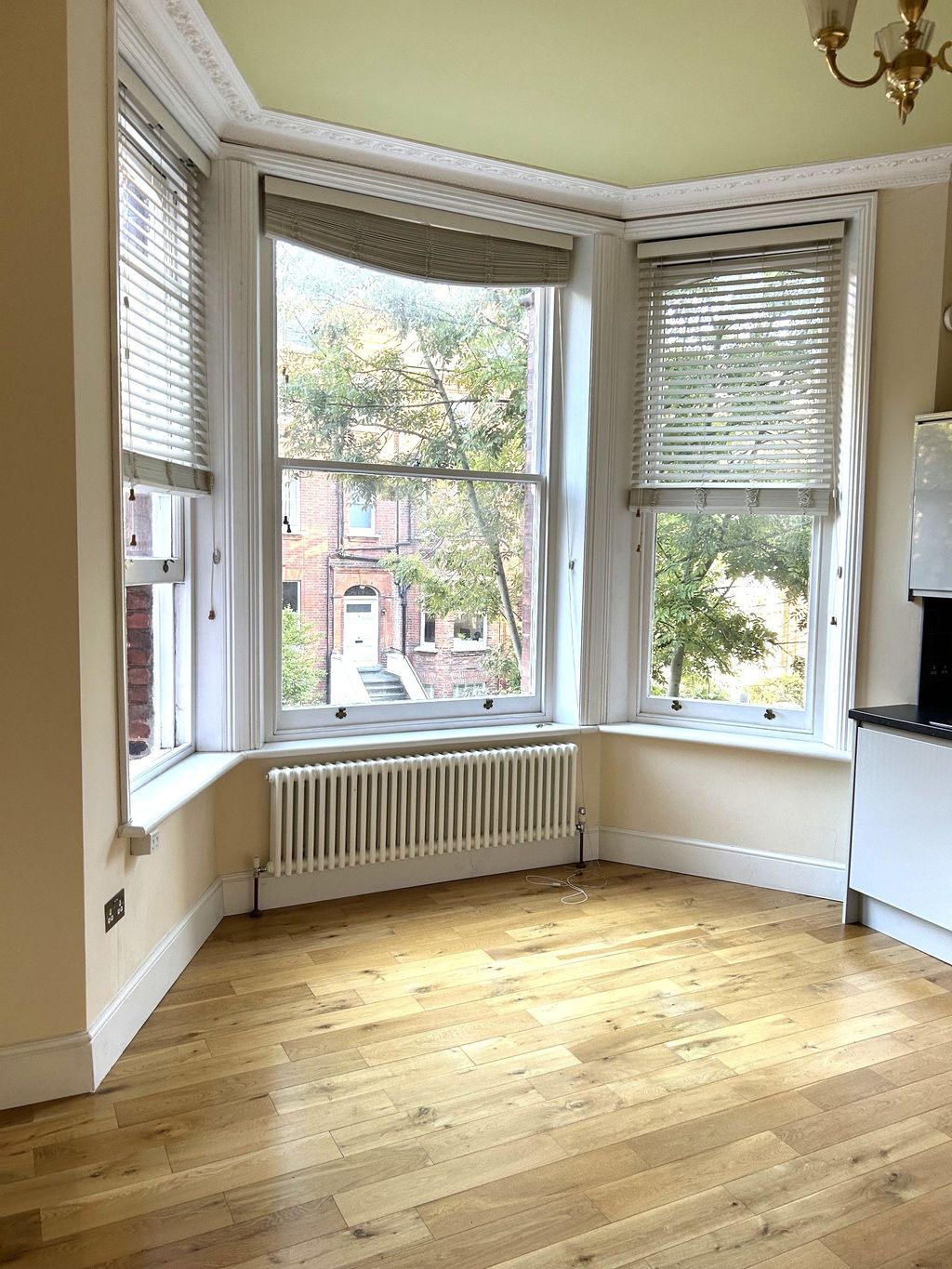 Flat Greencroft Gardens in Greater London