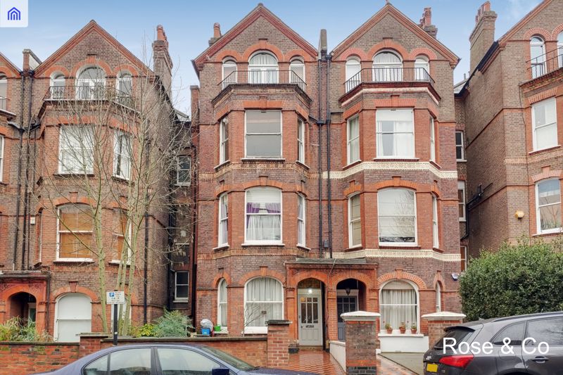 Flat Greencroft Gardens in Greater London