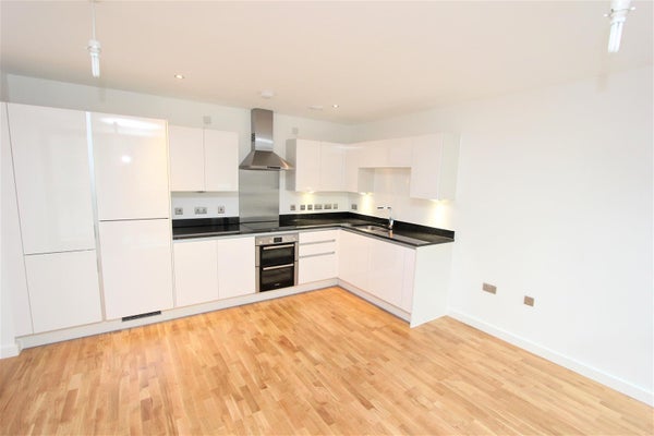 Flat Larkwood Avenue in London