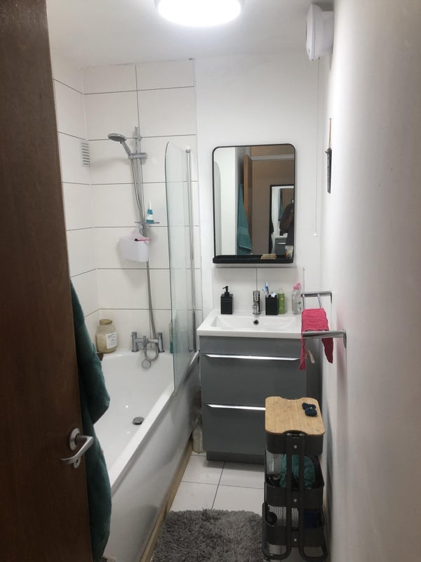 Room Eglinton Road in Greater London