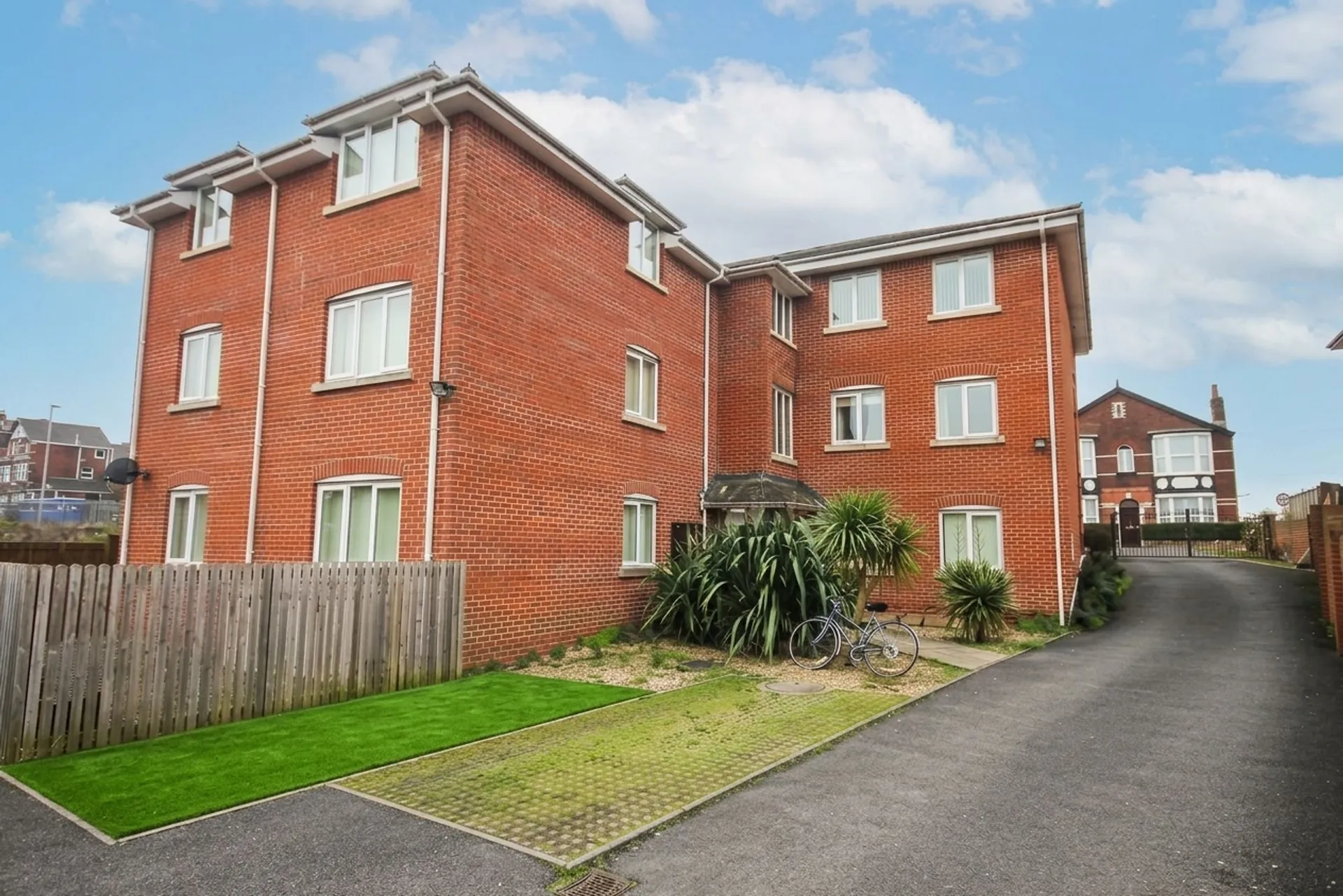 Flat St James Court in Exeter