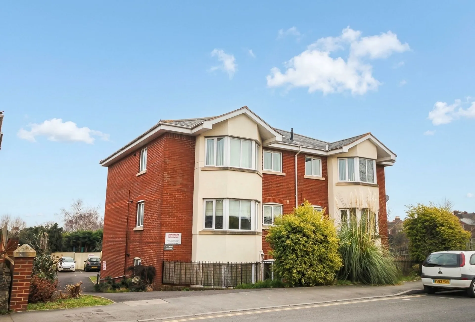 Flat St James Court in Exeter