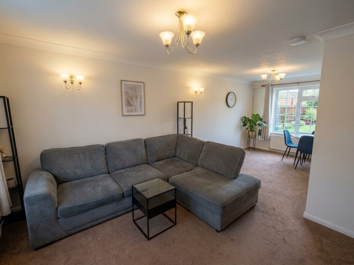 House Lyneham Gardens in Maidenhead