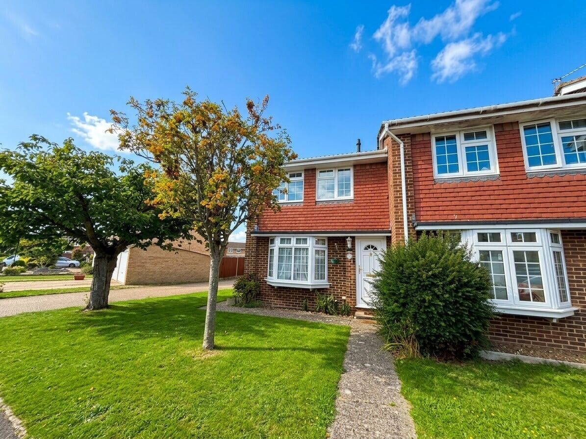 House Lyneham Gardens in Maidenhead