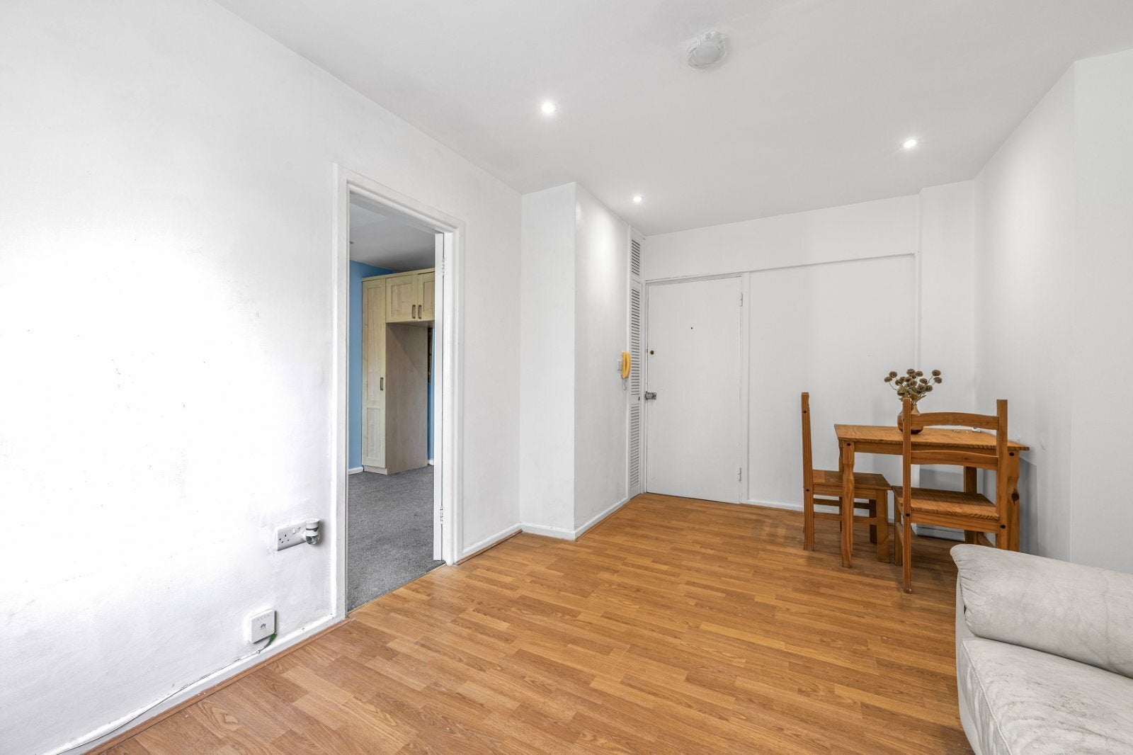Flat Upper Richmond Road in Greater London