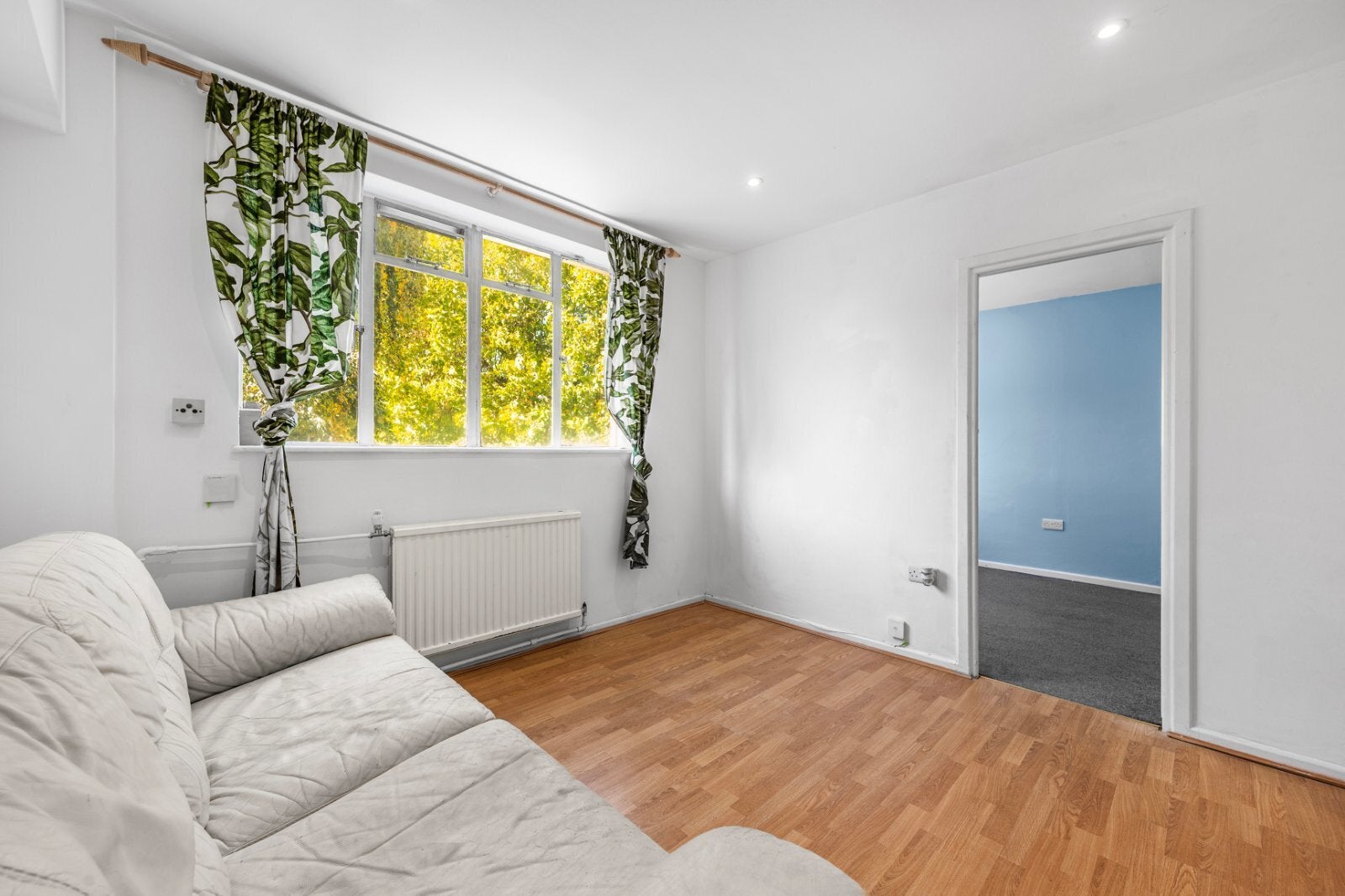 Flat Upper Richmond Road in Greater London