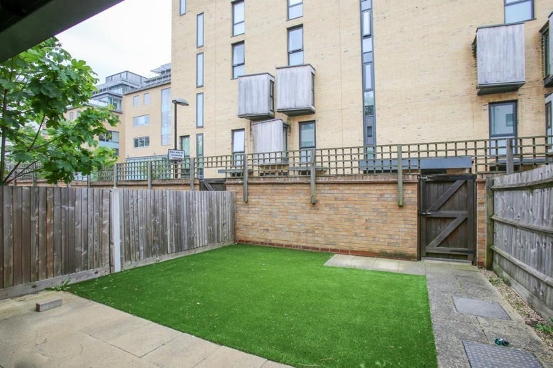 Room Craven Road in Greater London