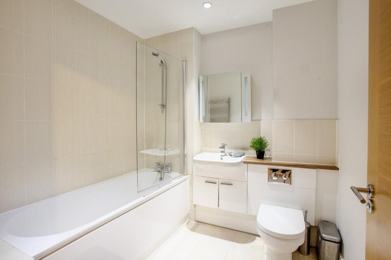 Room Craven Road in Greater London