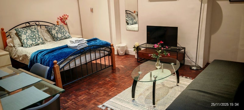 Flat Gloucester Terrace in City of Westminster