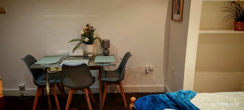 Flat Gloucester Terrace in City of Westminster