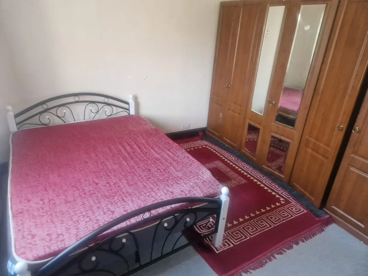 Room Holland Road in Greater London