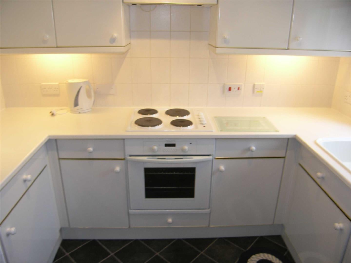 Flat Heton Gardens in Greater London
