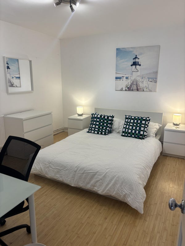 Room Plummer Road in Greater London