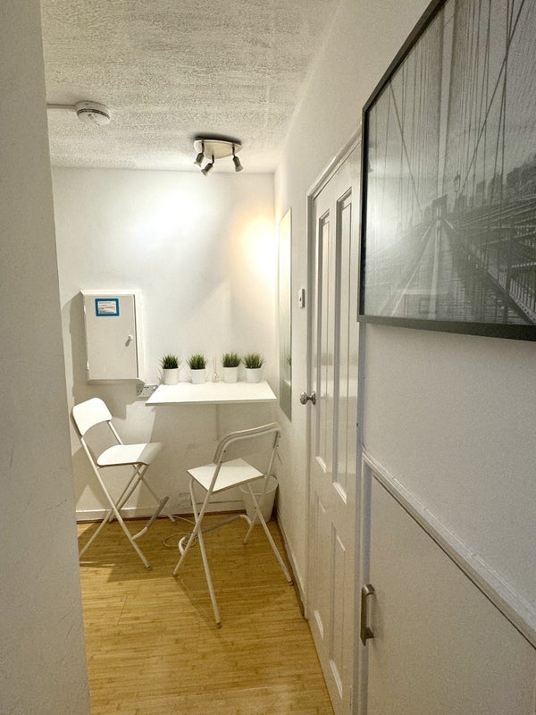 Room Plummer Road in Greater London