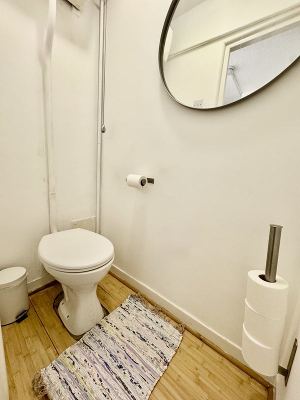 Room Plummer Road in Greater London