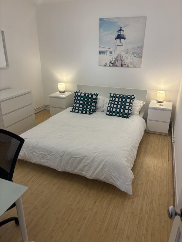 Room Plummer Road in Greater London