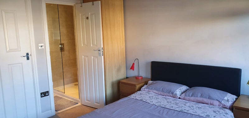 Room Wycliffe Road in Greater London