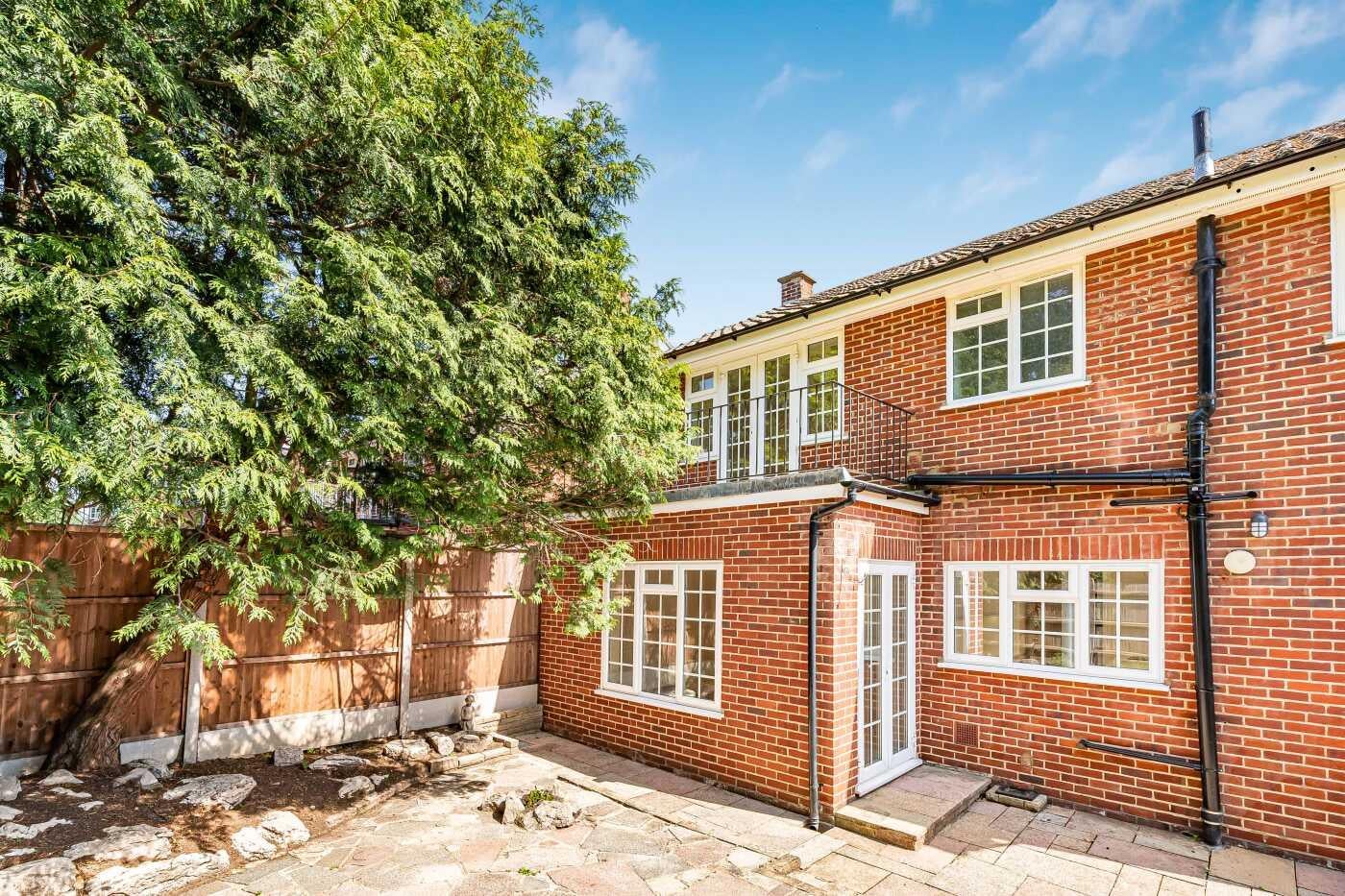 House The Paddocks in Greater London