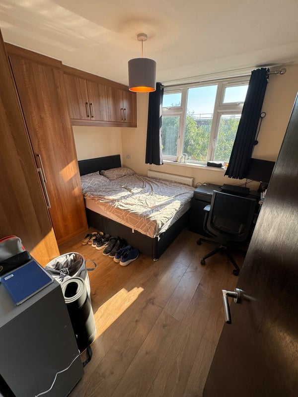 Room Drummond Road in Greater London