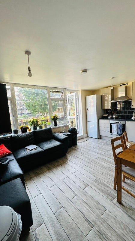 Room Drummond Road in Greater London