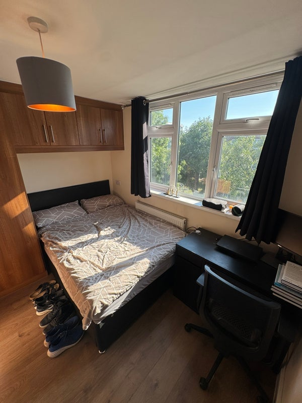 Room Drummond Road in Greater London
