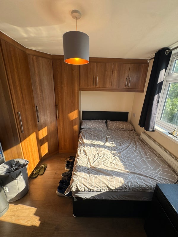 Room Drummond Road in Greater London