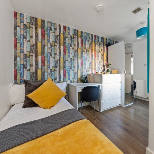Room Walsgrave Gardens in Coventry