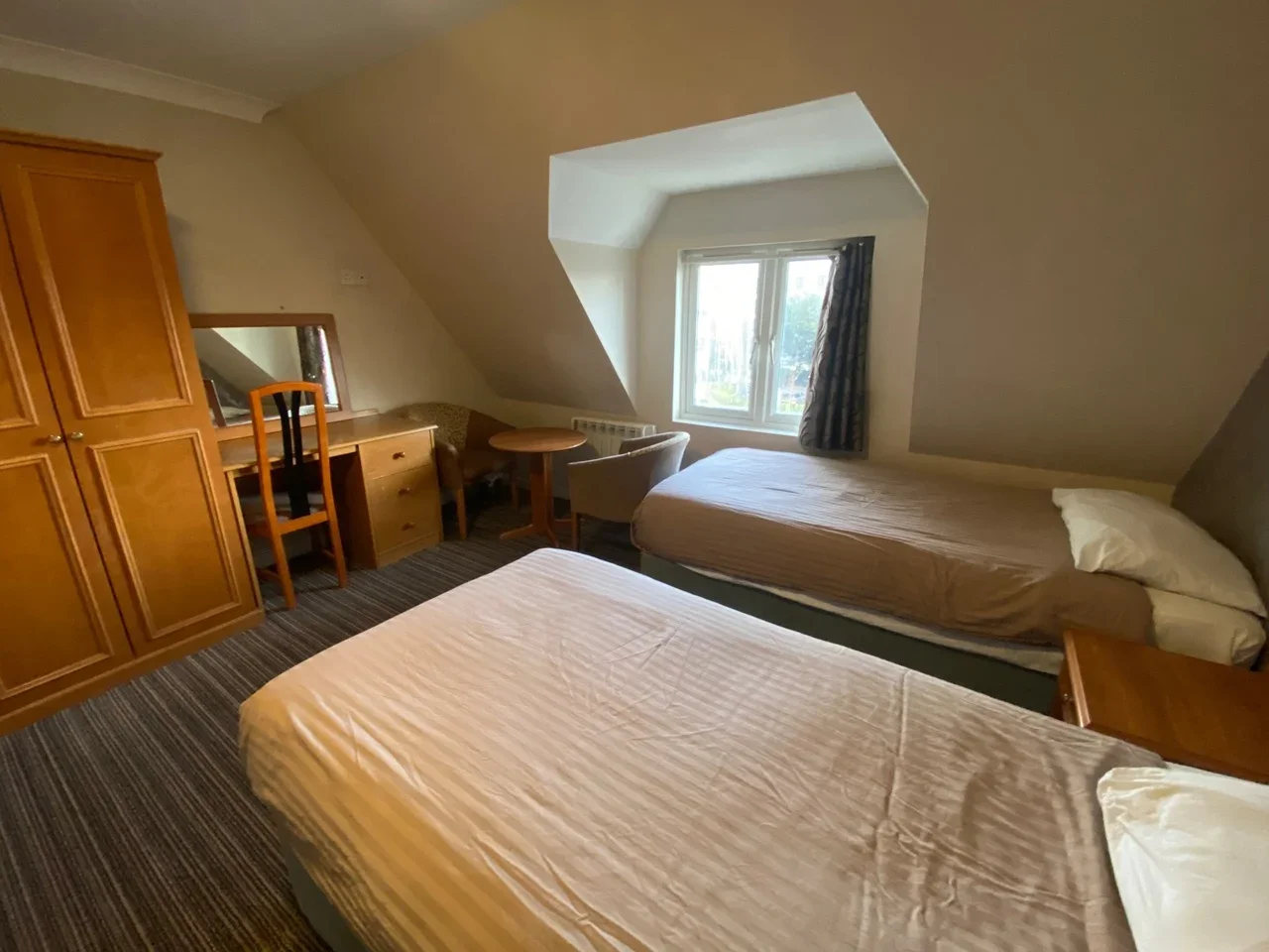 Room Hahnemann Road in Bournemouth