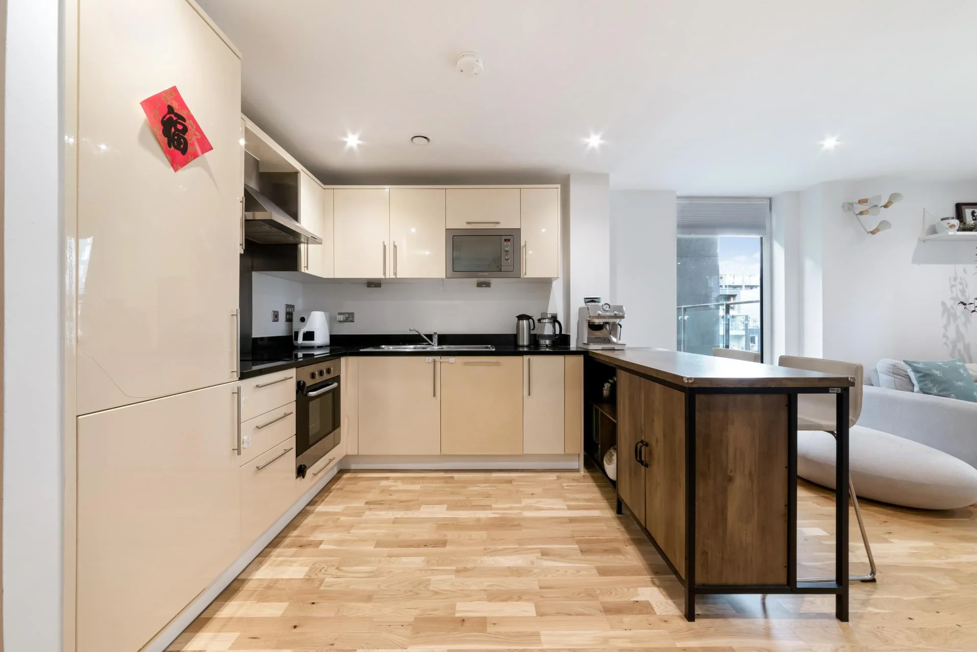 Flat Hertsmere Road in Greater London