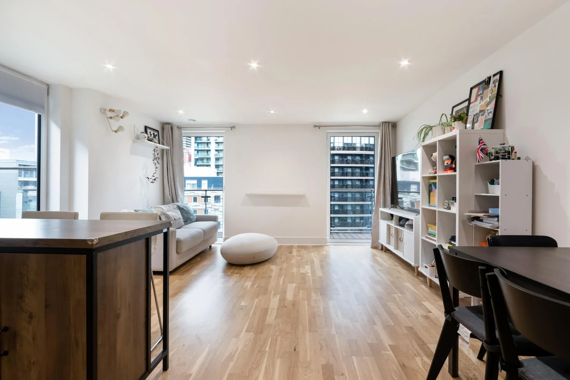 Flat Hertsmere Road in Greater London