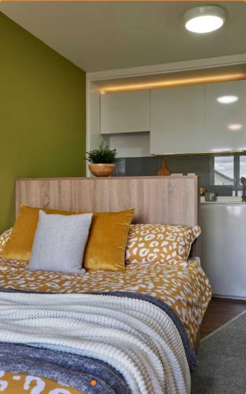 Flat Sturge Close in Birmingham