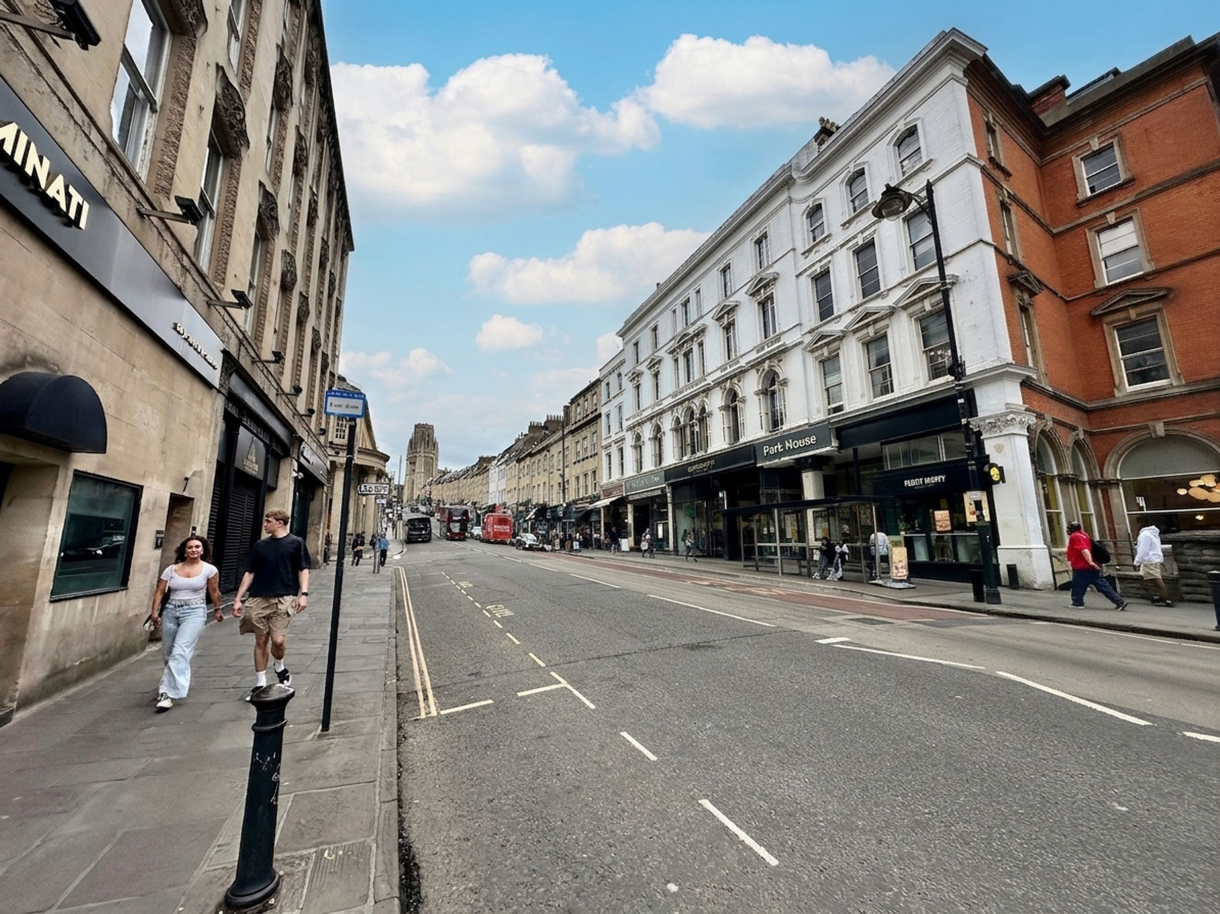 Flat Deanery Road in Bristol
