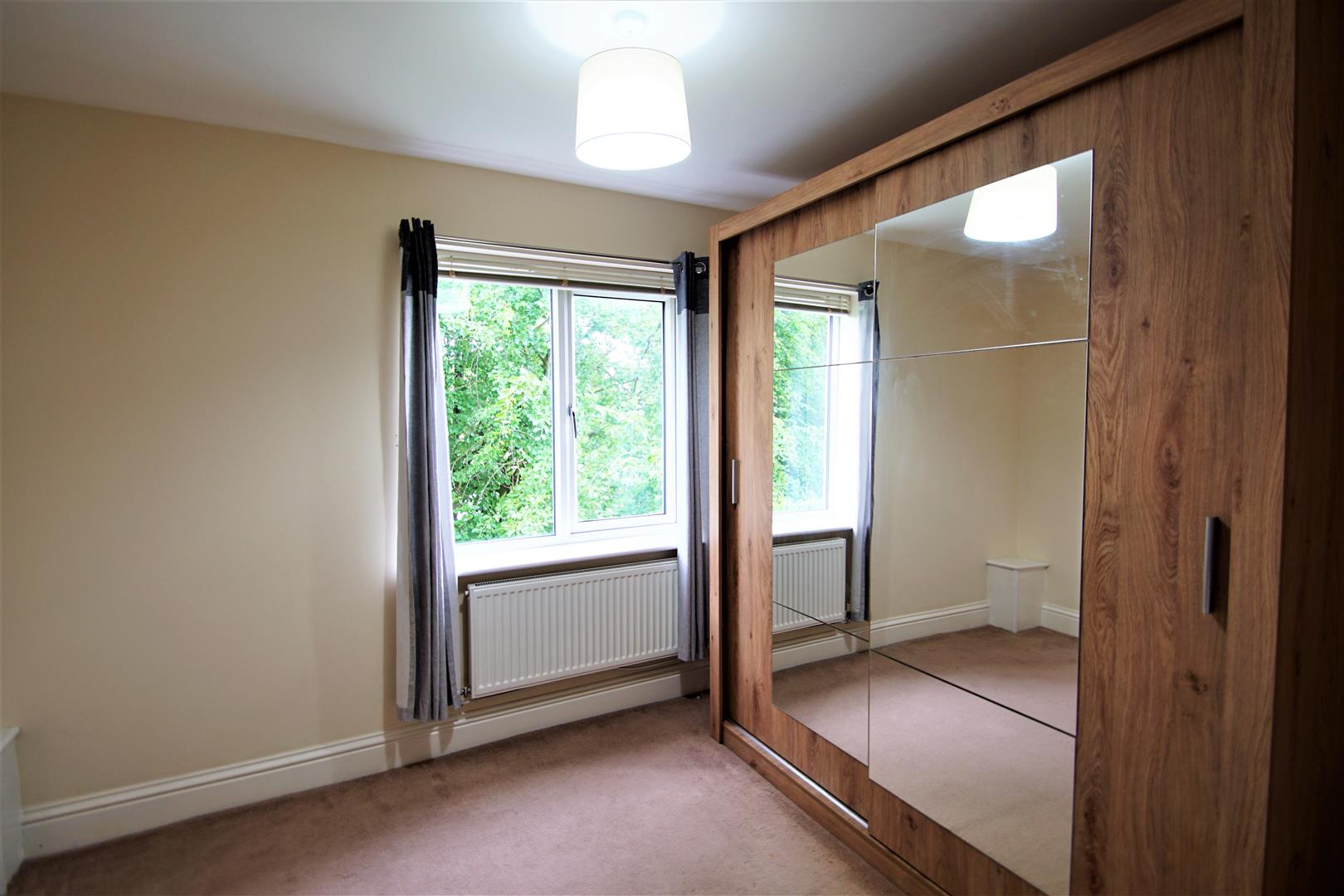 Flat Cedar Drive in Leeds