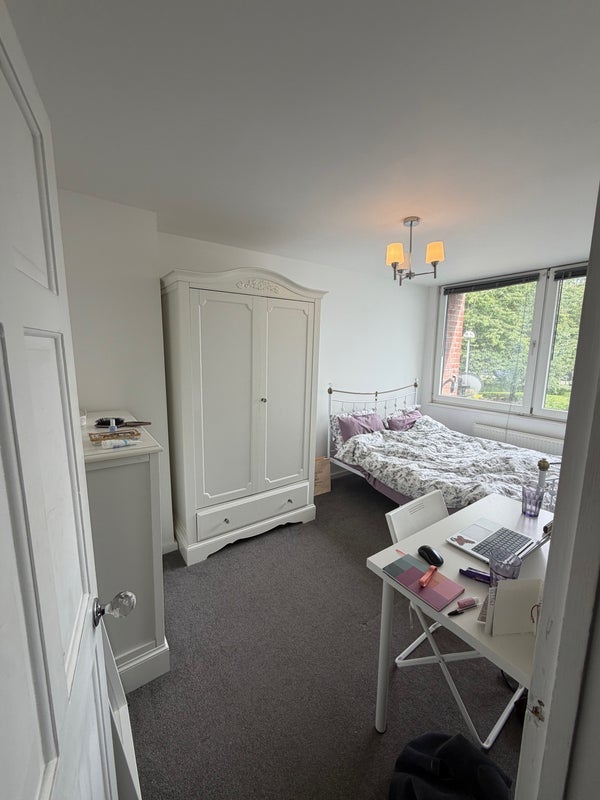 Room Twyford Street in Greater London