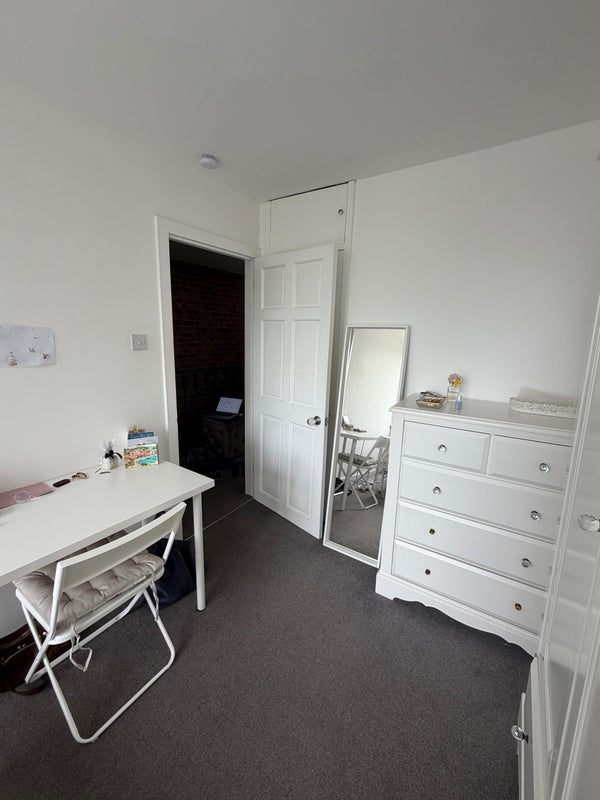 Room Twyford Street in Greater London