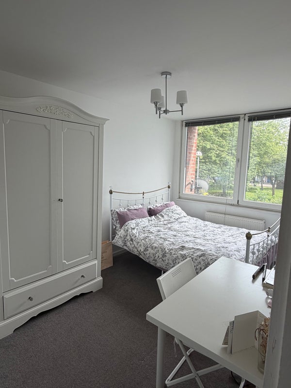Room Twyford Street in Greater London