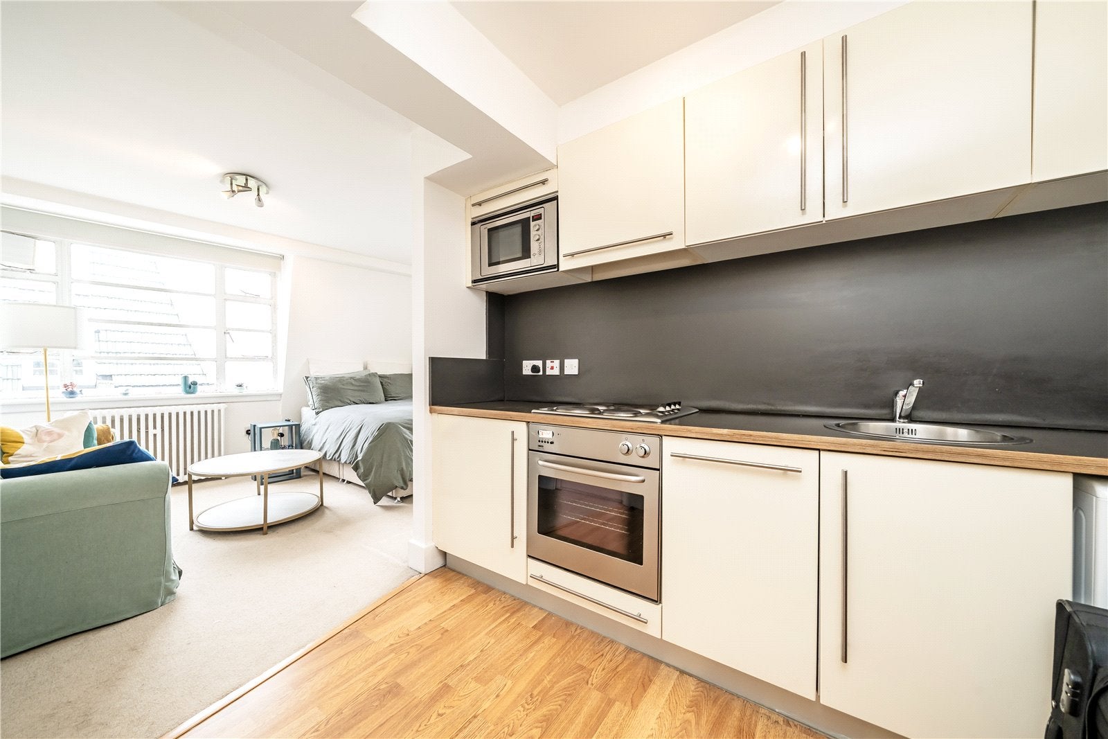 Flat Sloane Avenue in Greater London