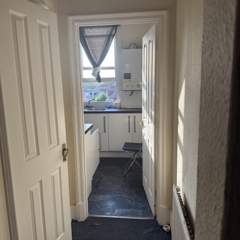 Room Walm Lane in Greater London
