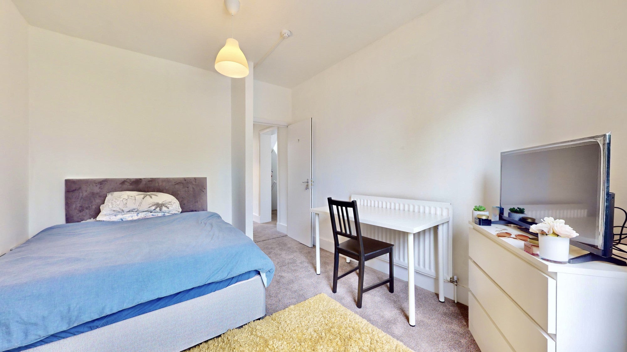 Room St Mary's Square in London