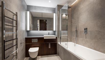 Flat Ponton Road in Greater London