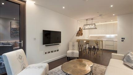 Flat Ponton Road in Greater London