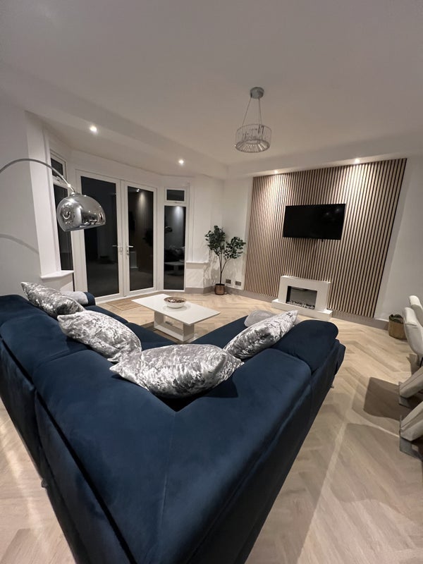 Room Motcombe Road in Poole