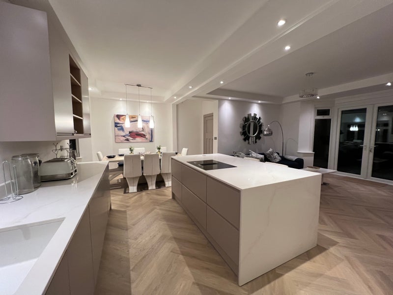 Room Motcombe Road in Poole