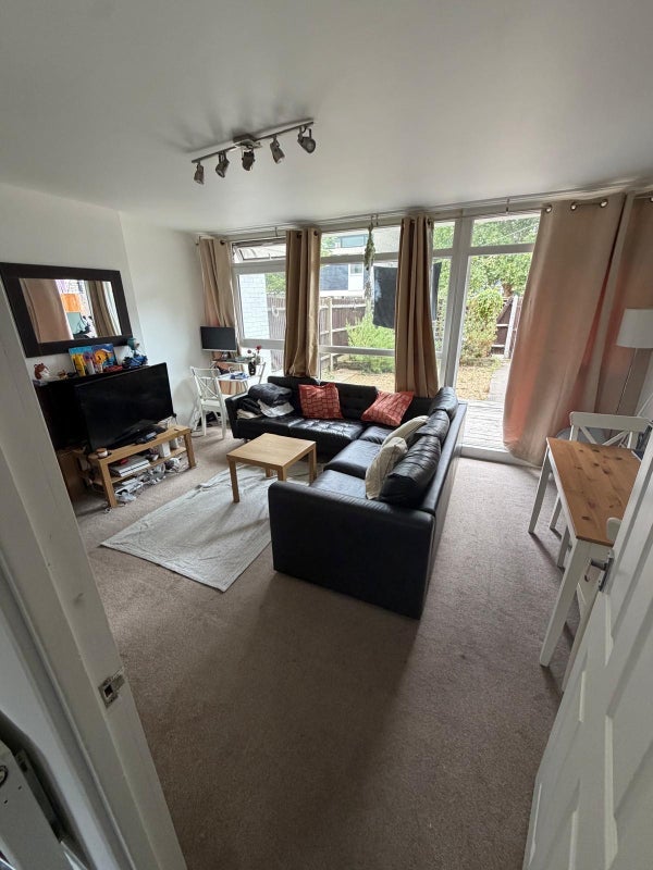 Room Bolingbroke Walk in Greater London